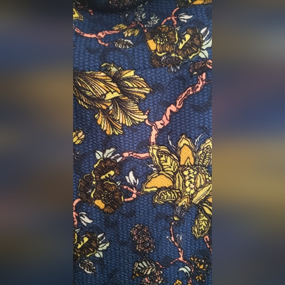 3. LuLaRoe Cassie(L)/Irma(M) Bundle - Picture 4 of 7